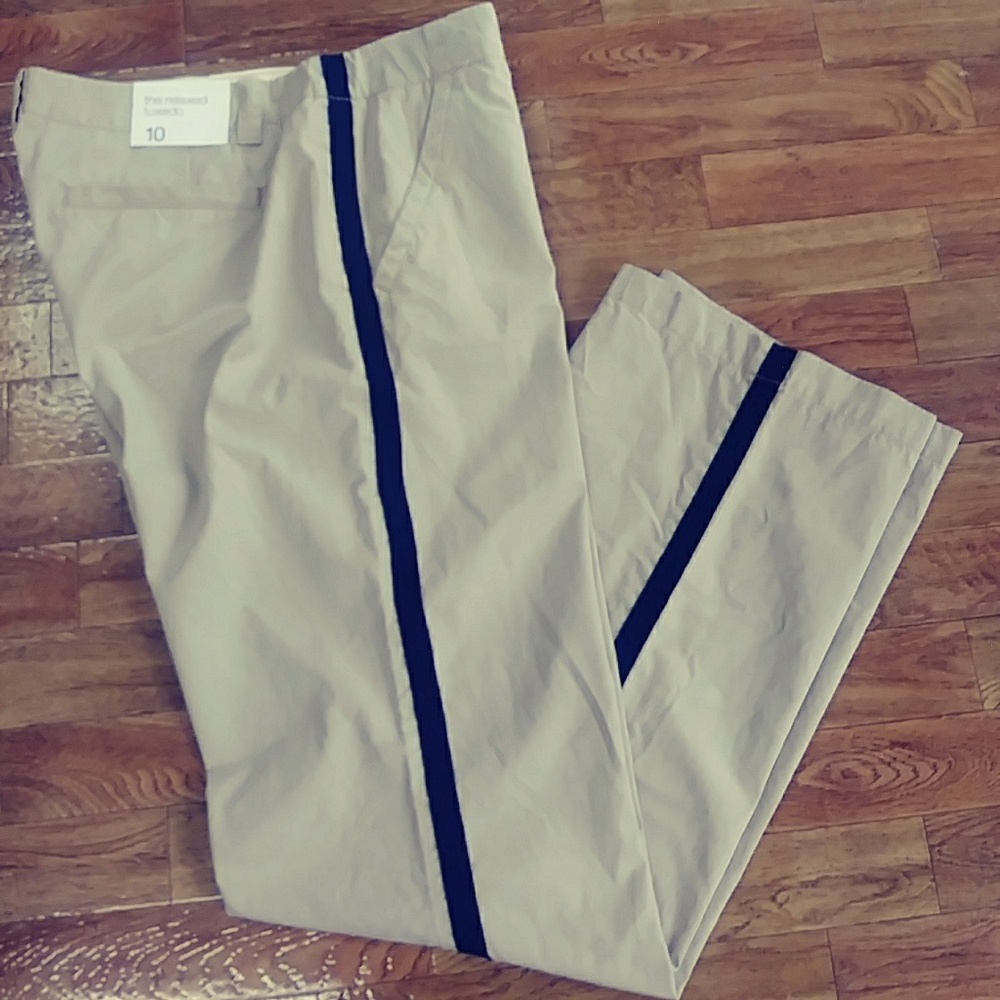 NWT ~GAP~ KHAKI, WOMENS SZ.10